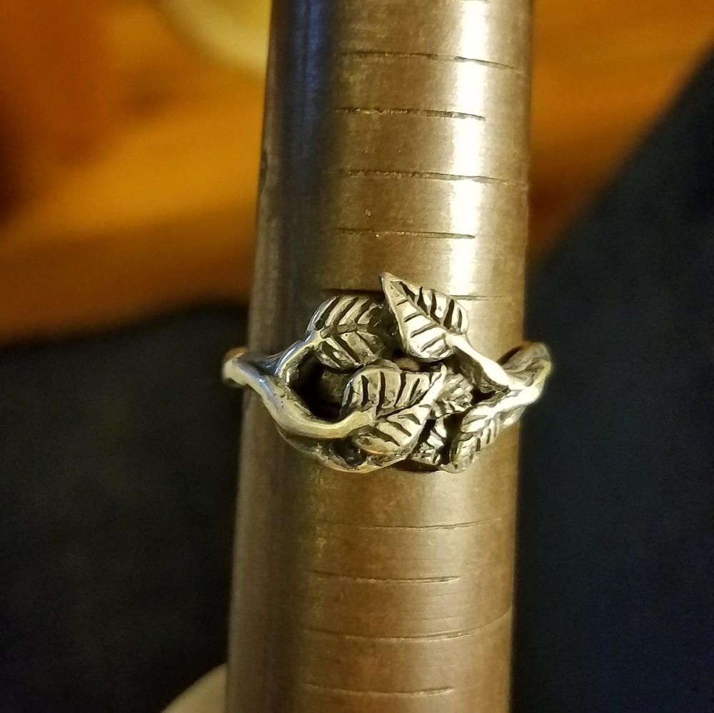 Sterling Silver grapeleaf ring - Picture 1 of 3